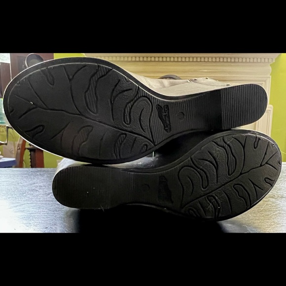 Dansko, size 40, leather heels, NWOT - Picture 6 of 6